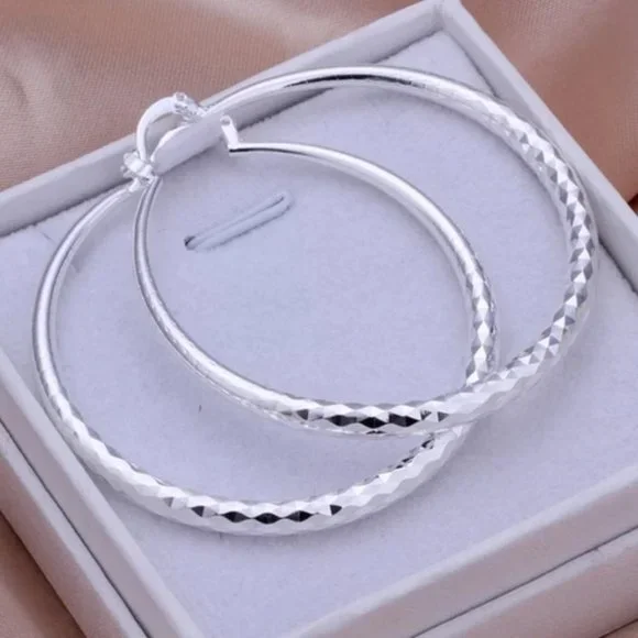 NEW Sterling Silver 2” Diamond Cut Round Hoop Earrings - Picture 5 of 6